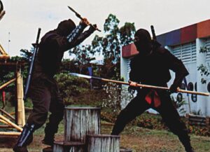 Michael Dudikoff e Tadashi Yamashita in Guerriero americano (1985)