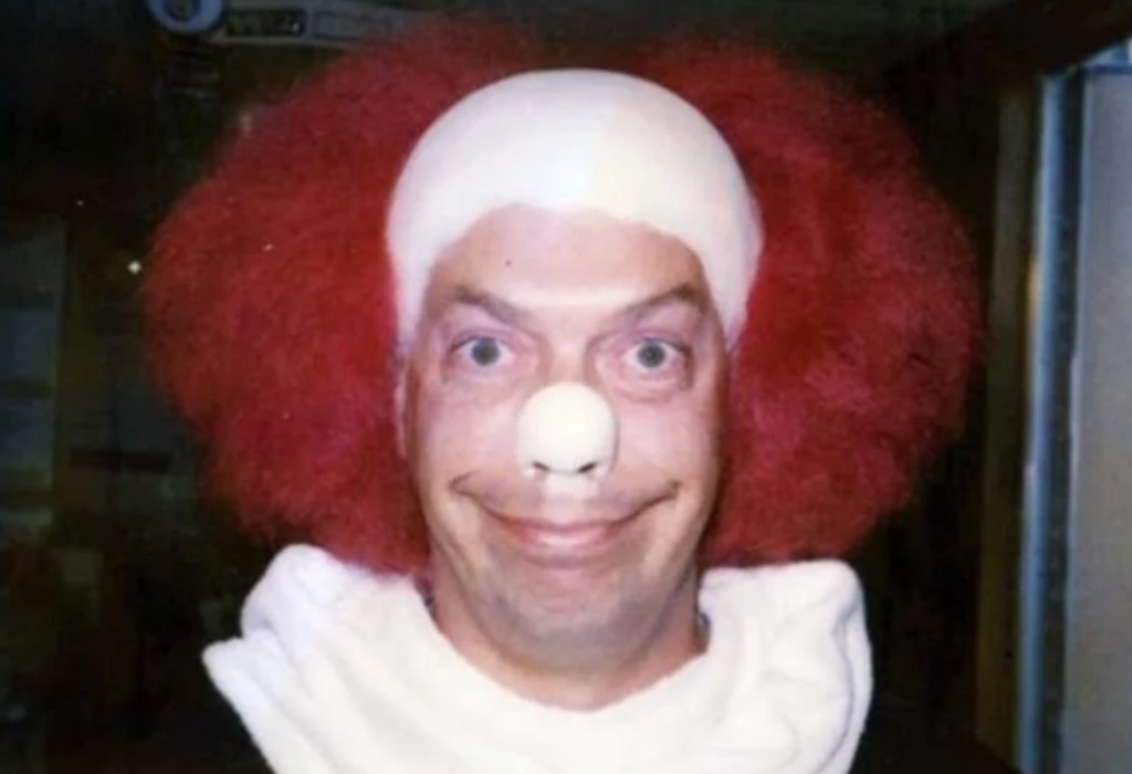 tim curry pennywise it 1990